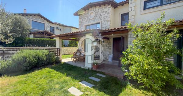 Urla Yağcılarda Yüksek Tavan Kiralık Loft Villa - 362284