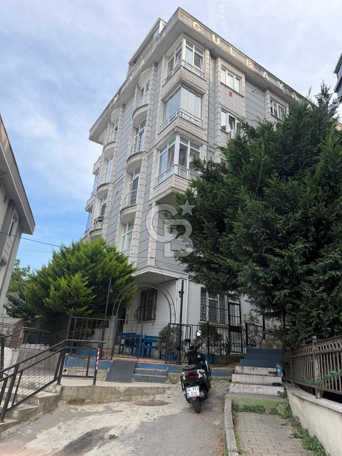 Eyüp Silahtarağada Geniş Salonlu, Asansörlü Satılık 2+1 Daire