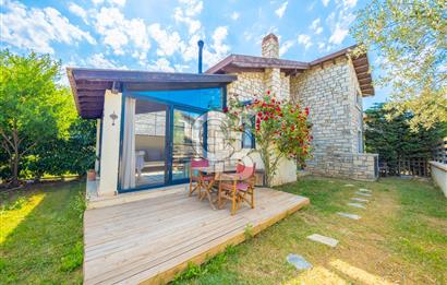 Urla Yağcılar'da 5 m Yüksek Tavanlı 2+1 Loft Villa