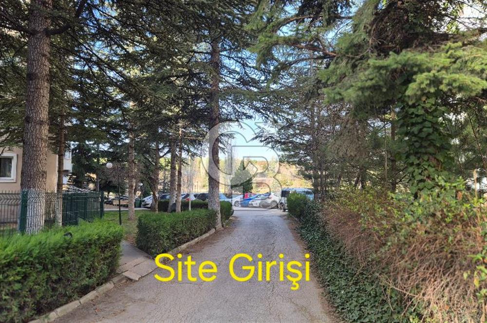 ÇİĞDEM, DÜNYA BİR VADİ SİTESİ ARA KATTA 3+1 SATILIK DAİRE