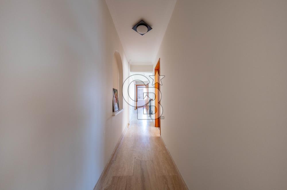 Urla ÇeşmealtıDeniz Manzaralı Satılık 4+1 Müstakil Villa