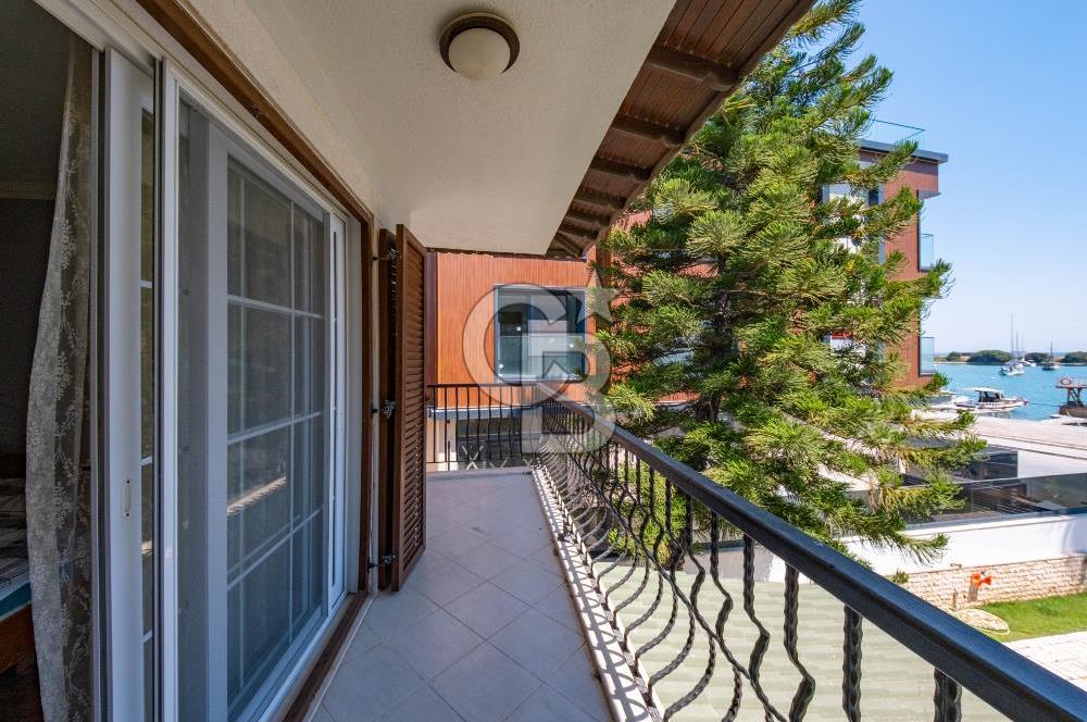 Urla ÇeşmealtıDeniz Manzaralı Satılık 4+1 Müstakil Villa