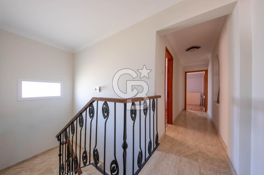 Urla ÇeşmealtıDeniz Manzaralı Satılık 4+1 Müstakil Villa