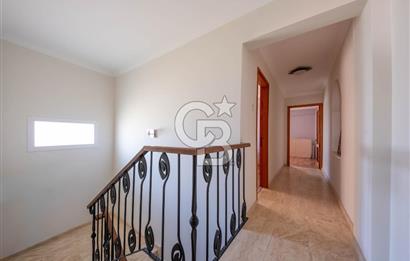Urla ÇeşmealtıDeniz Manzaralı Satılık 4+1 Müstakil Villa