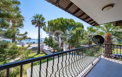 Urla ÇeşmealtıDeniz Manzaralı Satılık 4+1 Müstakil Villa