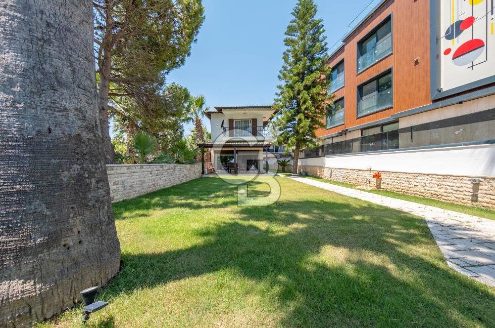 Urla ÇeşmealtıDeniz Manzaralı Satılık 4+1 Müstakil Villa