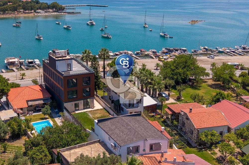 Urla ÇeşmealtıDeniz Manzaralı Satılık 4+1 Müstakil Villa