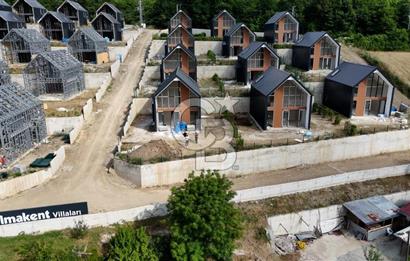 Site İçinde Doğa Manzaralı Havuzlu Lüks Satılık Villa