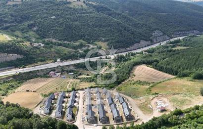 Site İçinde Doğa Manzaralı Havuzlu Lüks Satılık Villa