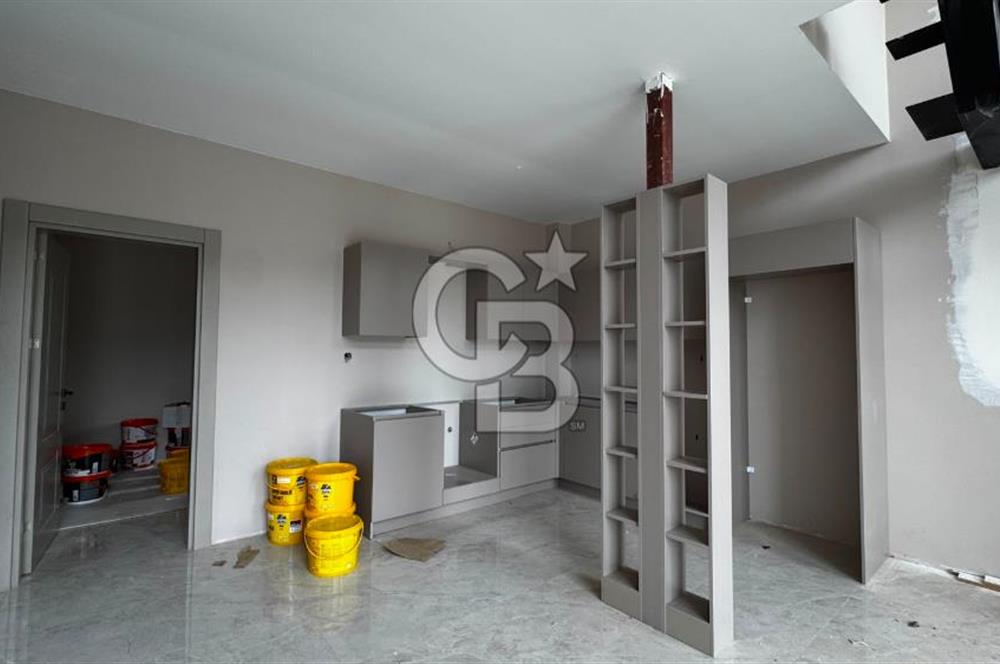 Site İçinde Doğa Manzaralı Havuzlu Lüks Satılık Villa