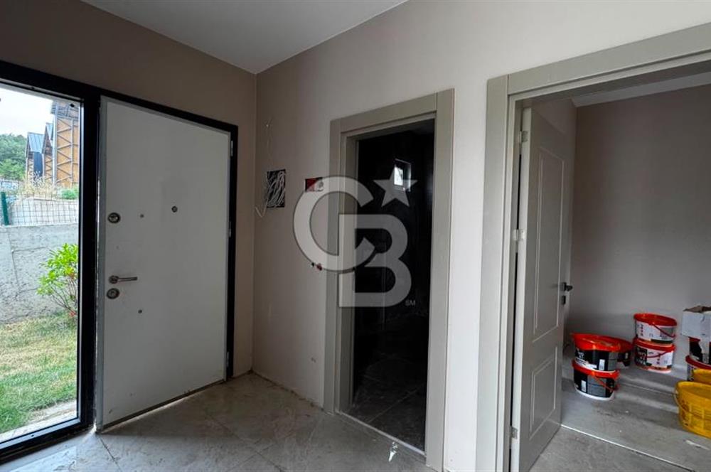 Site İçinde Doğa Manzaralı Havuzlu Lüks Satılık Villa