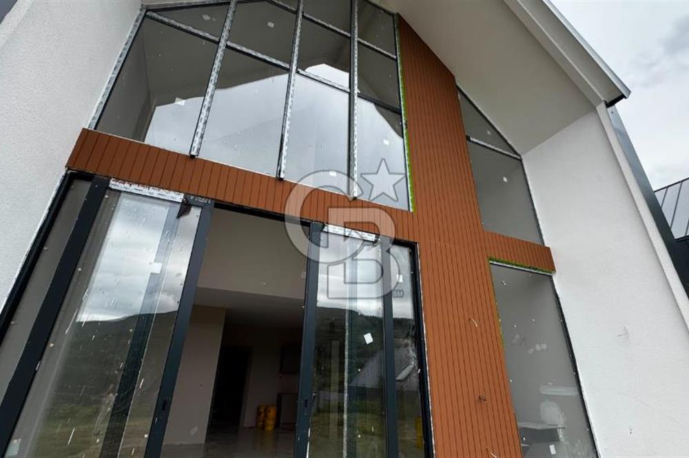 Site İçinde Doğa Manzaralı Havuzlu Lüks Satılık Villa