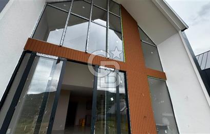 Site İçinde Doğa Manzaralı Havuzlu Lüks Satılık Villa