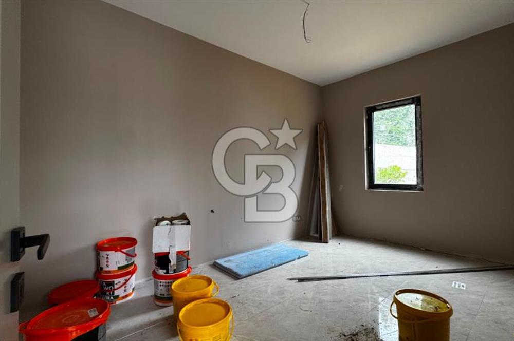 Site İçinde Doğa Manzaralı Havuzlu Lüks Satılık Villa