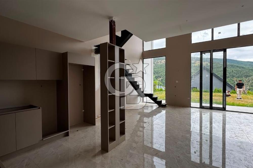 Site İçinde Doğa Manzaralı Havuzlu Lüks Satılık Villa