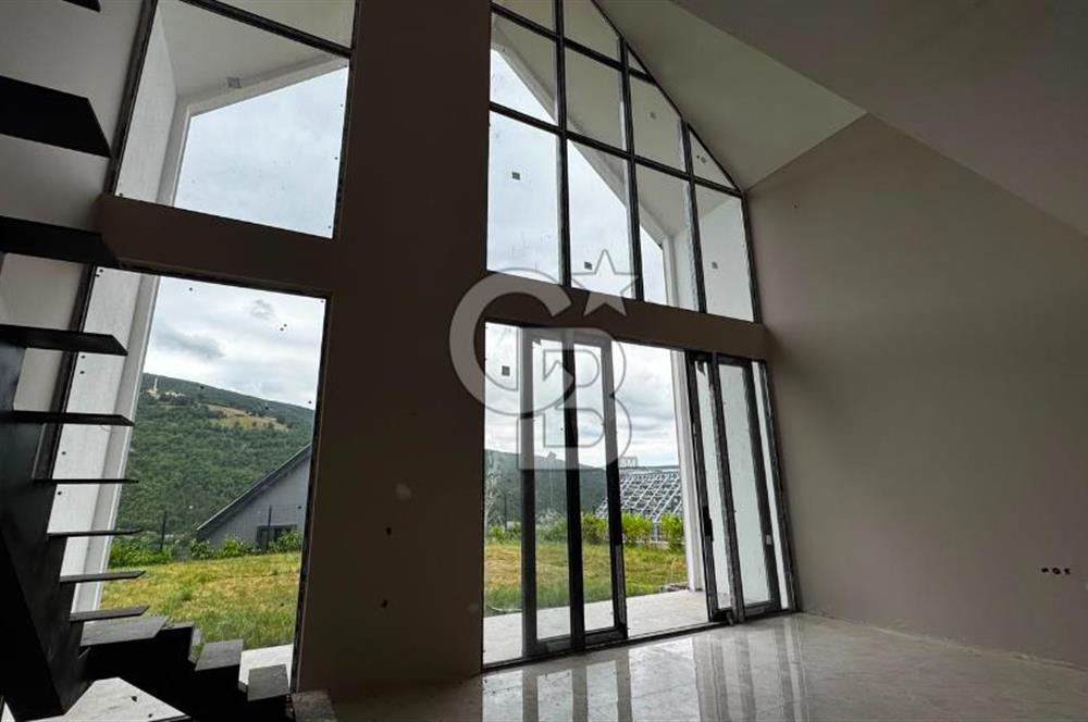 Site İçinde Doğa Manzaralı Havuzlu Lüks Satılık Villa