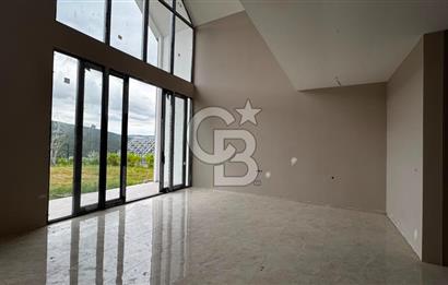 Site İçinde Doğa Manzaralı Havuzlu Lüks Satılık Villa