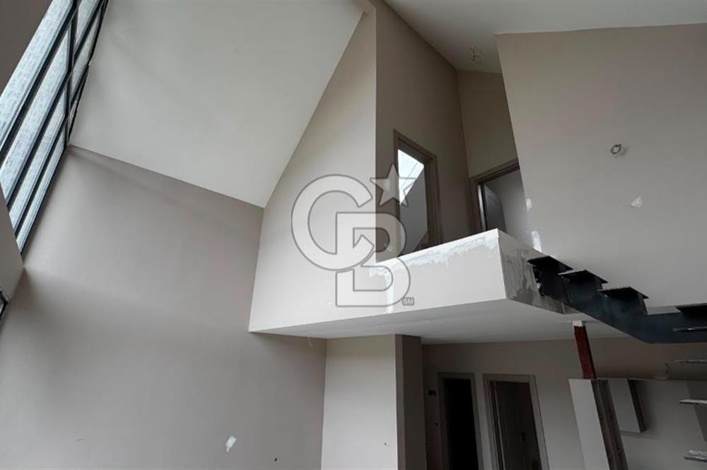 Site İçinde Doğa Manzaralı Havuzlu Lüks Satılık Villa