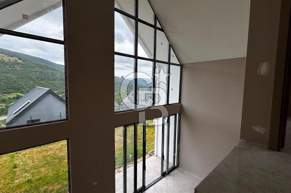 Site İçinde Doğa Manzaralı Havuzlu Lüks Satılık Villa