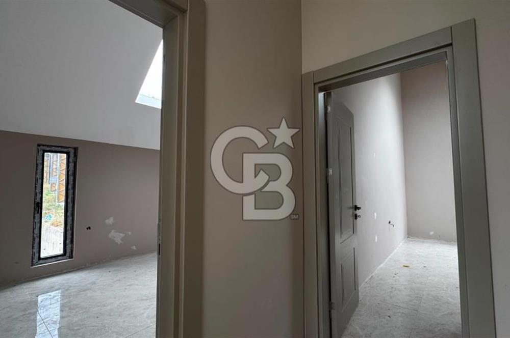 Site İçinde Doğa Manzaralı Havuzlu Lüks Satılık Villa
