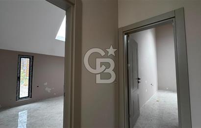 Site İçinde Doğa Manzaralı Havuzlu Lüks Satılık Villa