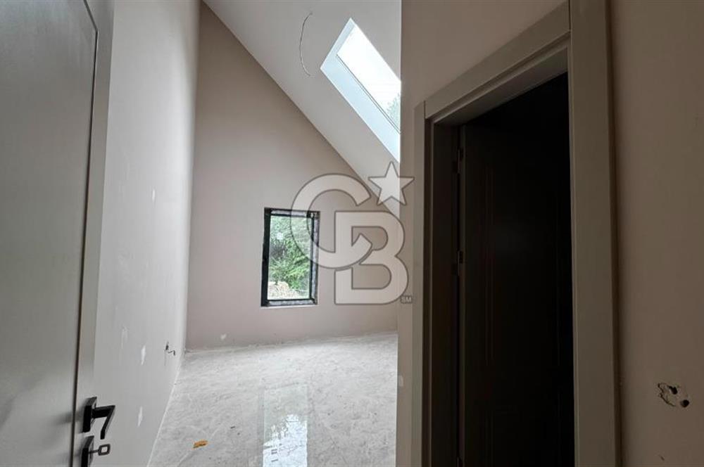 Site İçinde Doğa Manzaralı Havuzlu Lüks Satılık Villa