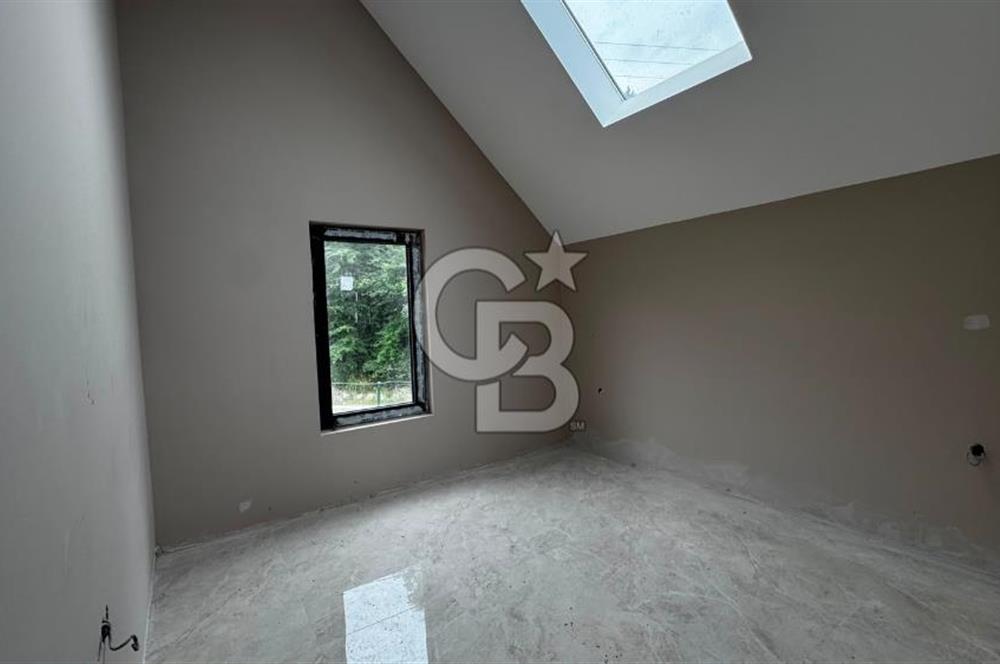 Site İçinde Doğa Manzaralı Havuzlu Lüks Satılık Villa