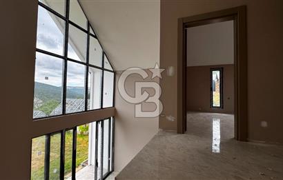 Site İçinde Doğa Manzaralı Havuzlu Lüks Satılık Villa