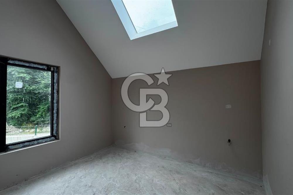 Site İçinde Doğa Manzaralı Havuzlu Lüks Satılık Villa