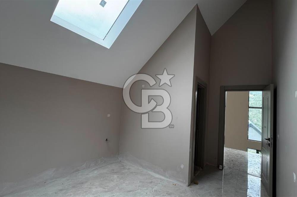 Site İçinde Doğa Manzaralı Havuzlu Lüks Satılık Villa