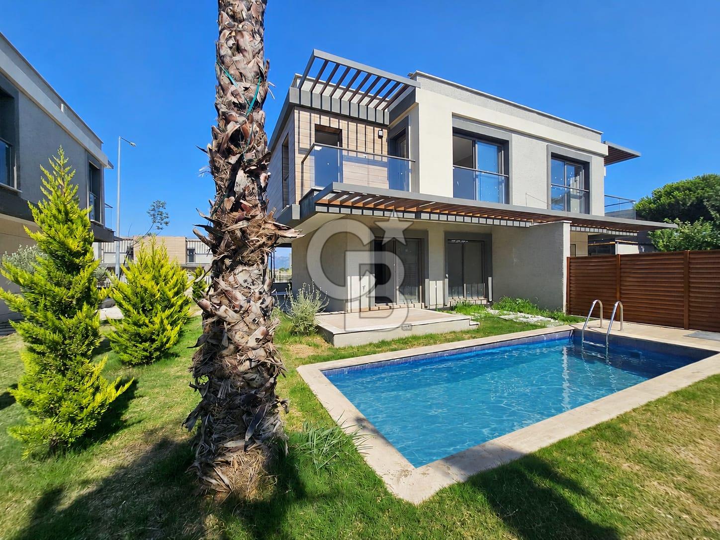 Ayvalık Altınova'da Müstakil Havuzlu Kiralık 3+1 Dubleks