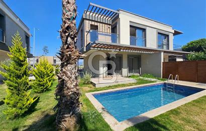 Ayvalık Altınova'da Müstakil Havuzlu Kiralık 3+1 Dubleks