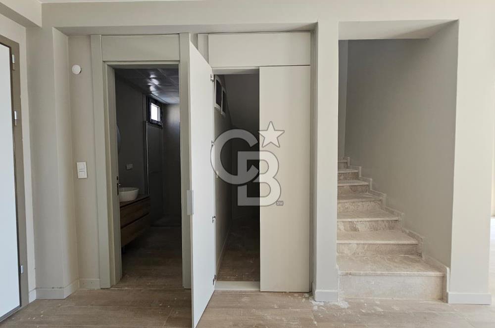 Ayvalık Altınova'da Müstakil Havuzlu Kiralık 3+1 Dubleks