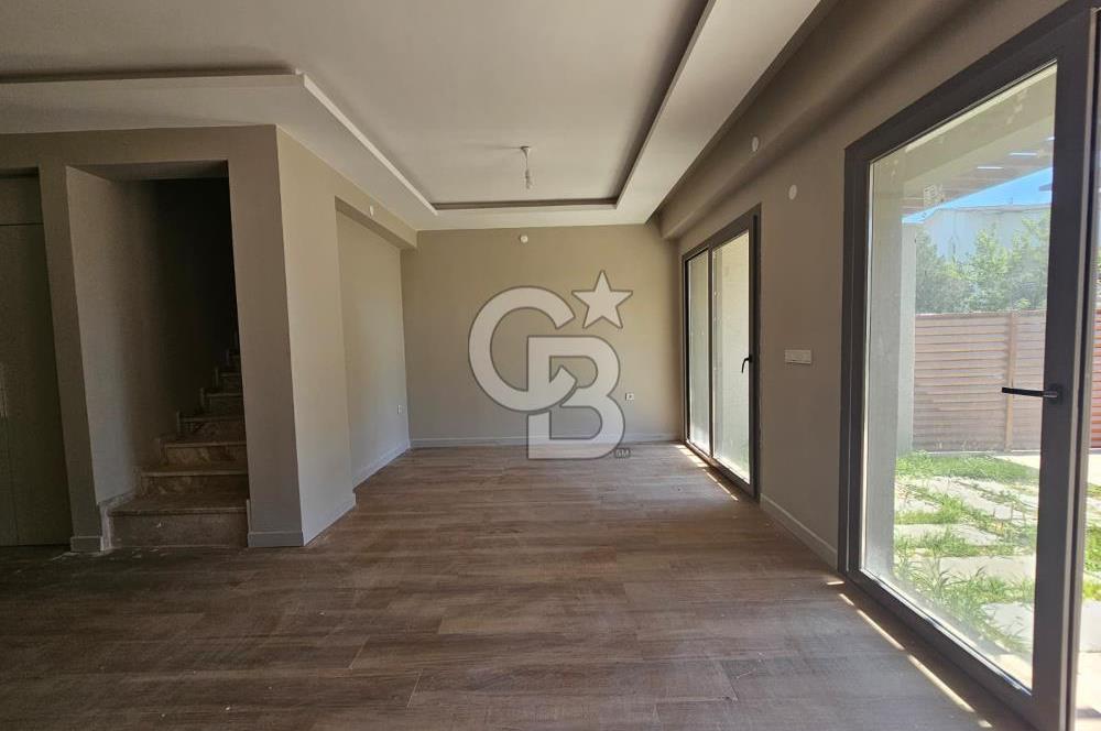 Ayvalık Altınova'da Müstakil Havuzlu Kiralık 3+1 Dubleks
