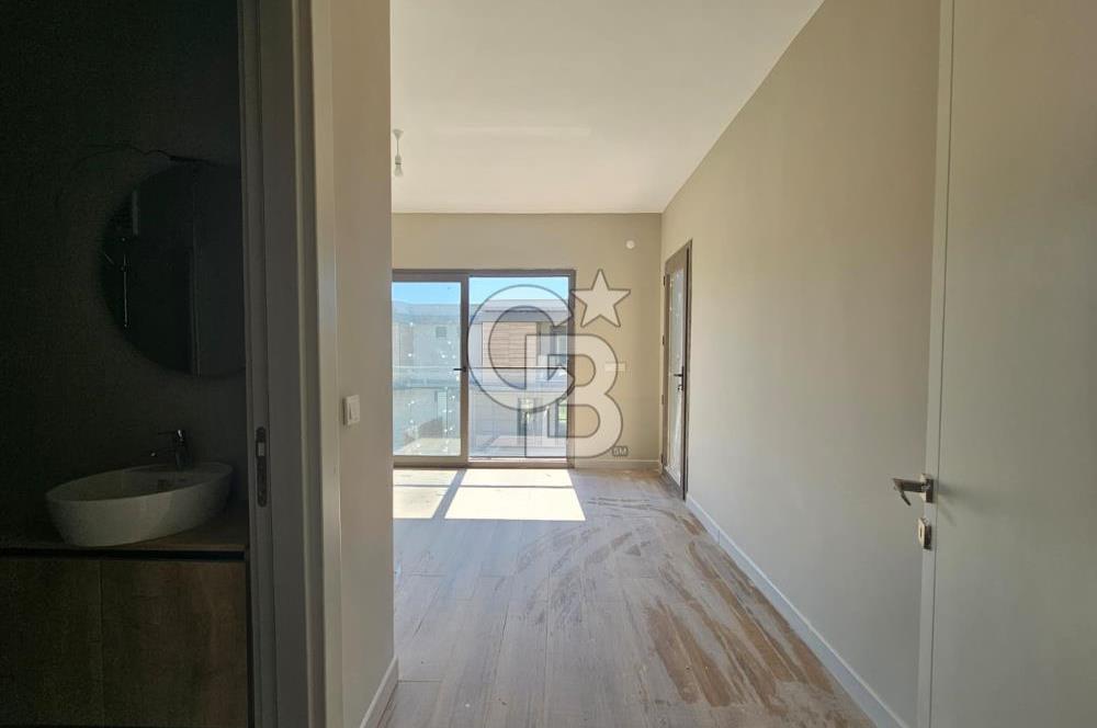 Ayvalık Altınova'da Müstakil Havuzlu Kiralık 3+1 Dubleks