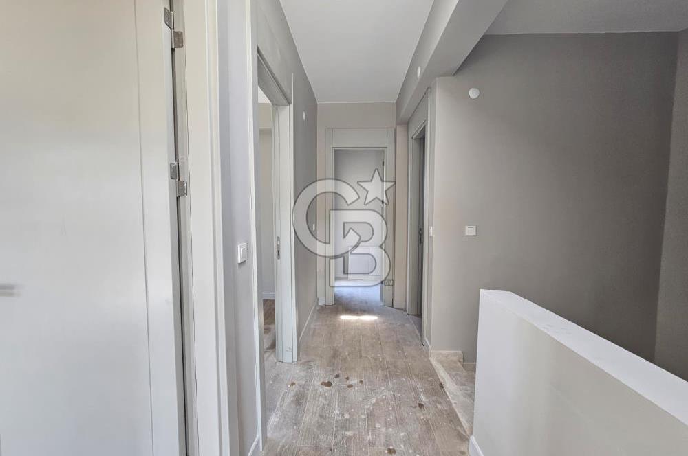 Ayvalık Altınova'da Müstakil Havuzlu Kiralık 3+1 Dubleks
