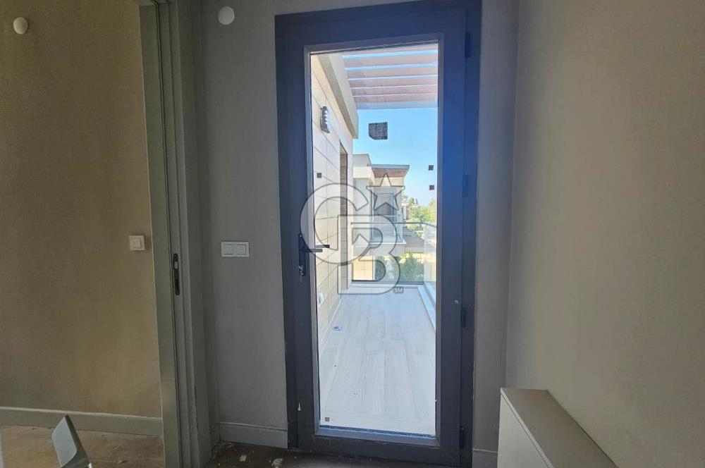 Ayvalık Altınova'da Müstakil Havuzlu Kiralık 3+1 Dubleks