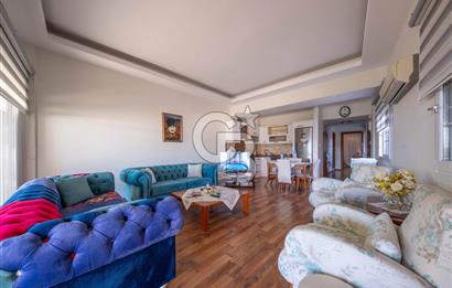 Urla ÇeşmealtıDeniz Manzaralı Satılık 4+1 Müstakil Villa