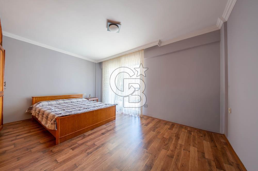 Urla ÇeşmealtıDeniz Manzaralı Satılık 4+1 Müstakil Villa