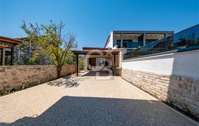 Urla ÇeşmealtıDeniz Manzaralı Satılık 4+1 Müstakil Villa