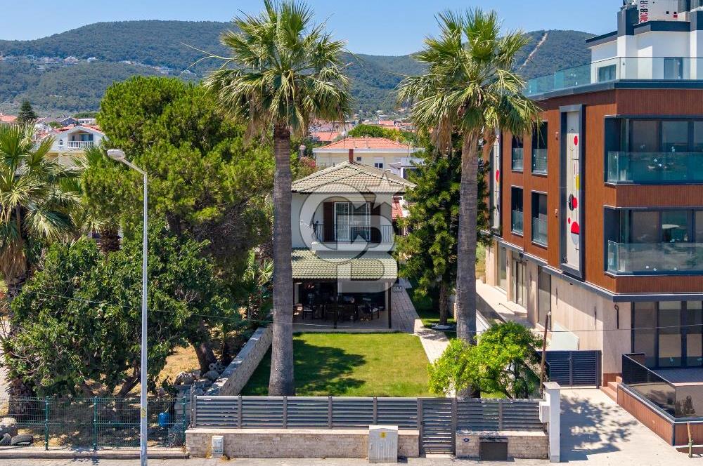 Urla ÇeşmealtıDeniz Manzaralı Satılık 4+1 Müstakil Villa