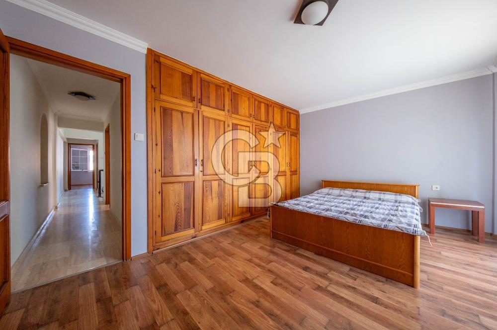Urla ÇeşmealtıDeniz Manzaralı Satılık 4+1 Müstakil Villa