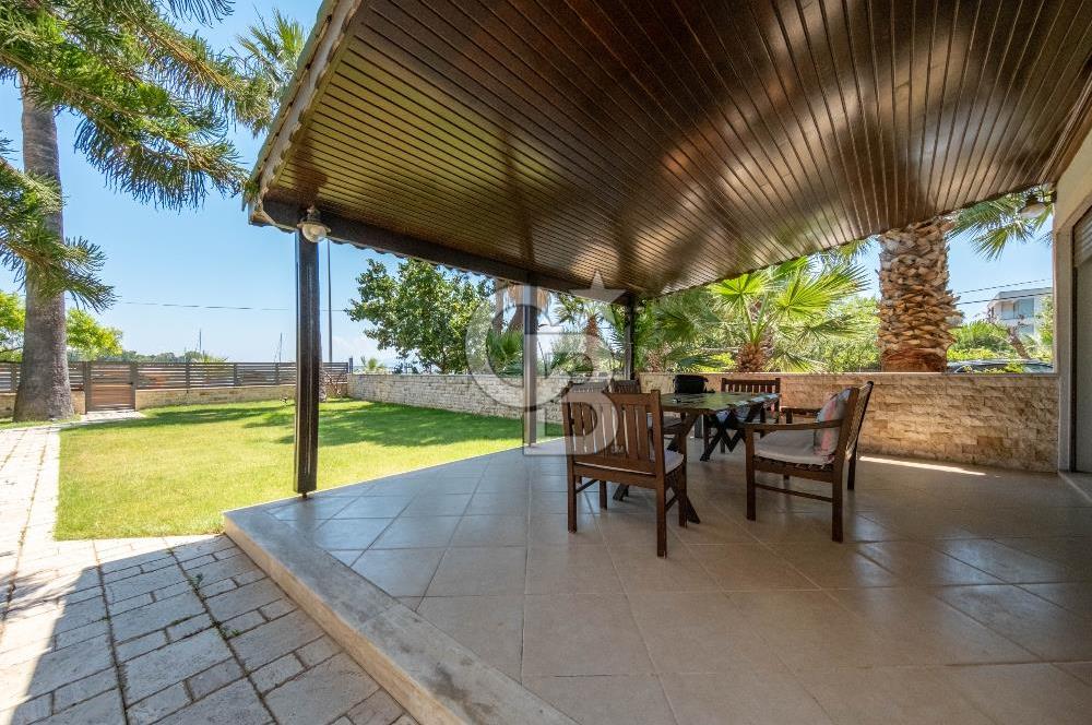 Urla ÇeşmealtıDeniz Manzaralı Satılık 4+1 Müstakil Villa