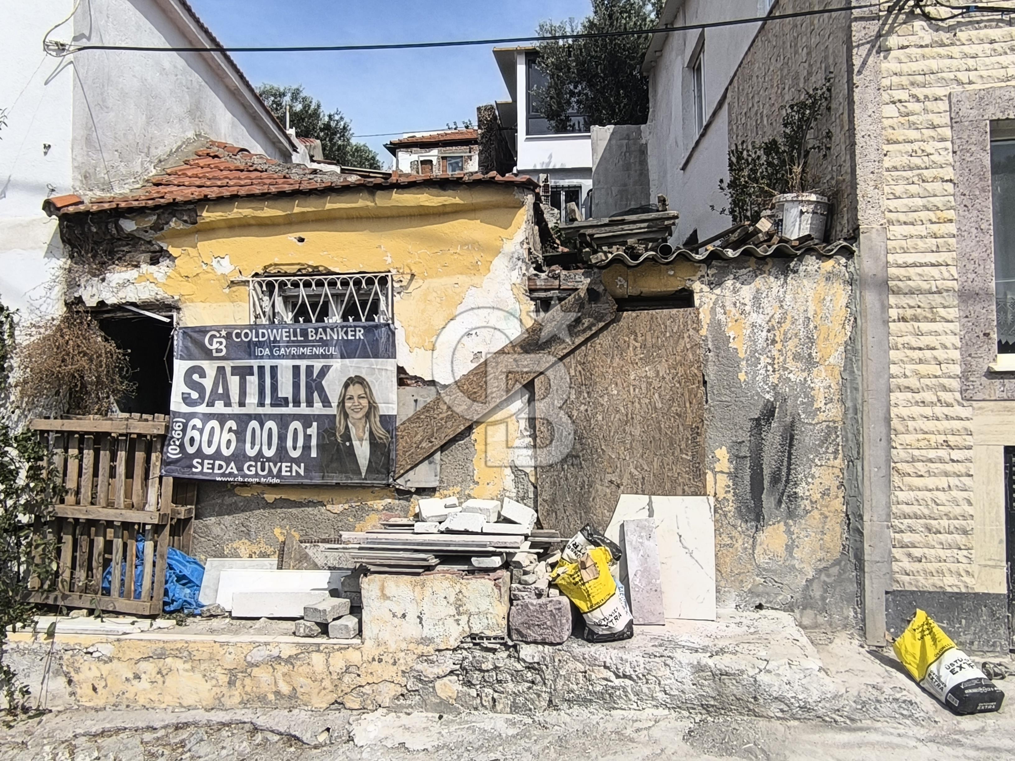  AYVALIK'IN TARİHİ RUM MAHALLESİ'NDE RESTORASYONLUK TAŞ EV FIRSATI 