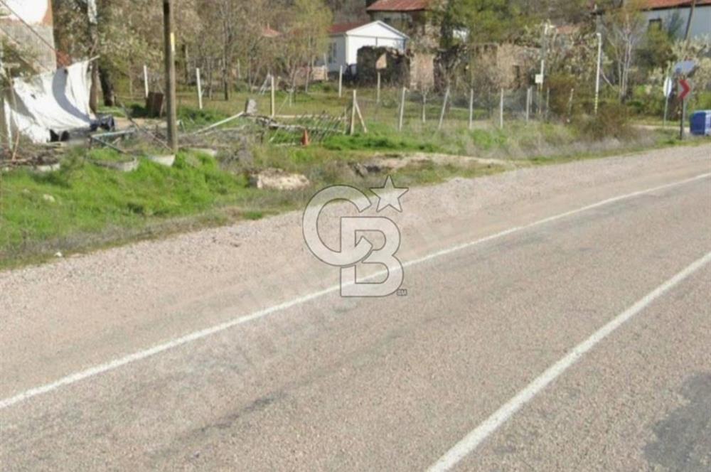 Güdülde yola cephe tarla