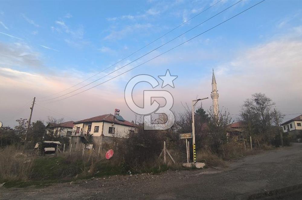 Güdülde yola cephe tarla