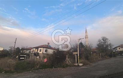 Güdülde yola cephe tarla