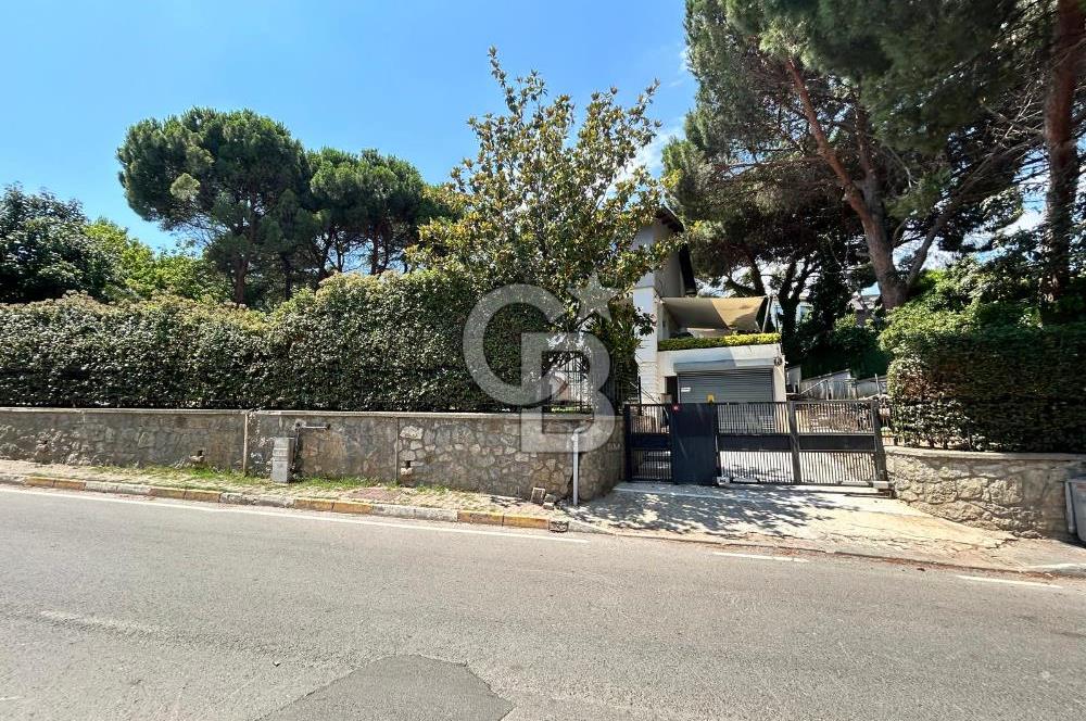 Dragos’ta sıradışı müştemilatlı kış bahçeli özel tasarım villa