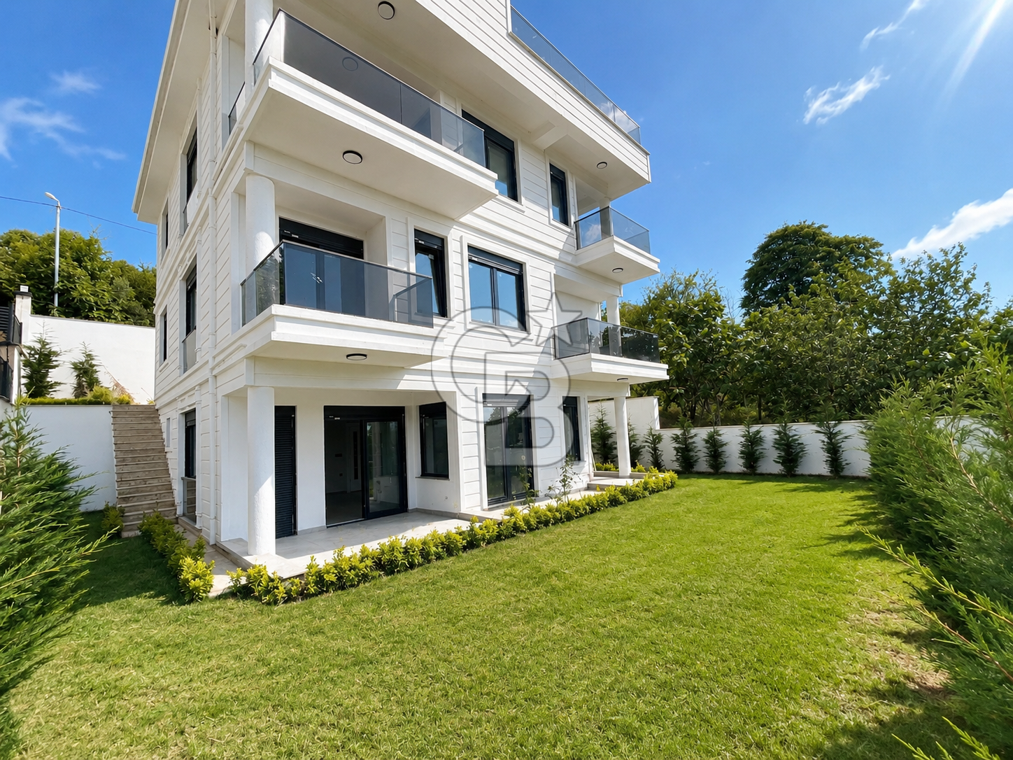 ULAŞLI'DA MUHTEŞEM DENİZ MANZARALI MÜSTAKİL TRİPLEKS VİLLA