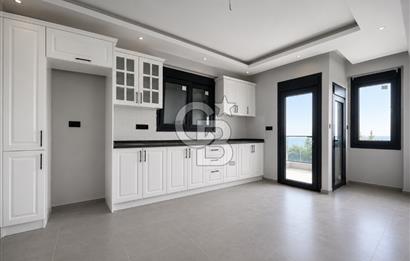 ULAŞLI'DA MUHTEŞEM DENİZ MANZARALI MÜSTAKİL TRİPLEKS VİLLA
